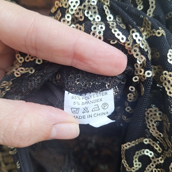 Elegant Black and Gold Sequined Medium Bodysuit - Picture 6 of 7